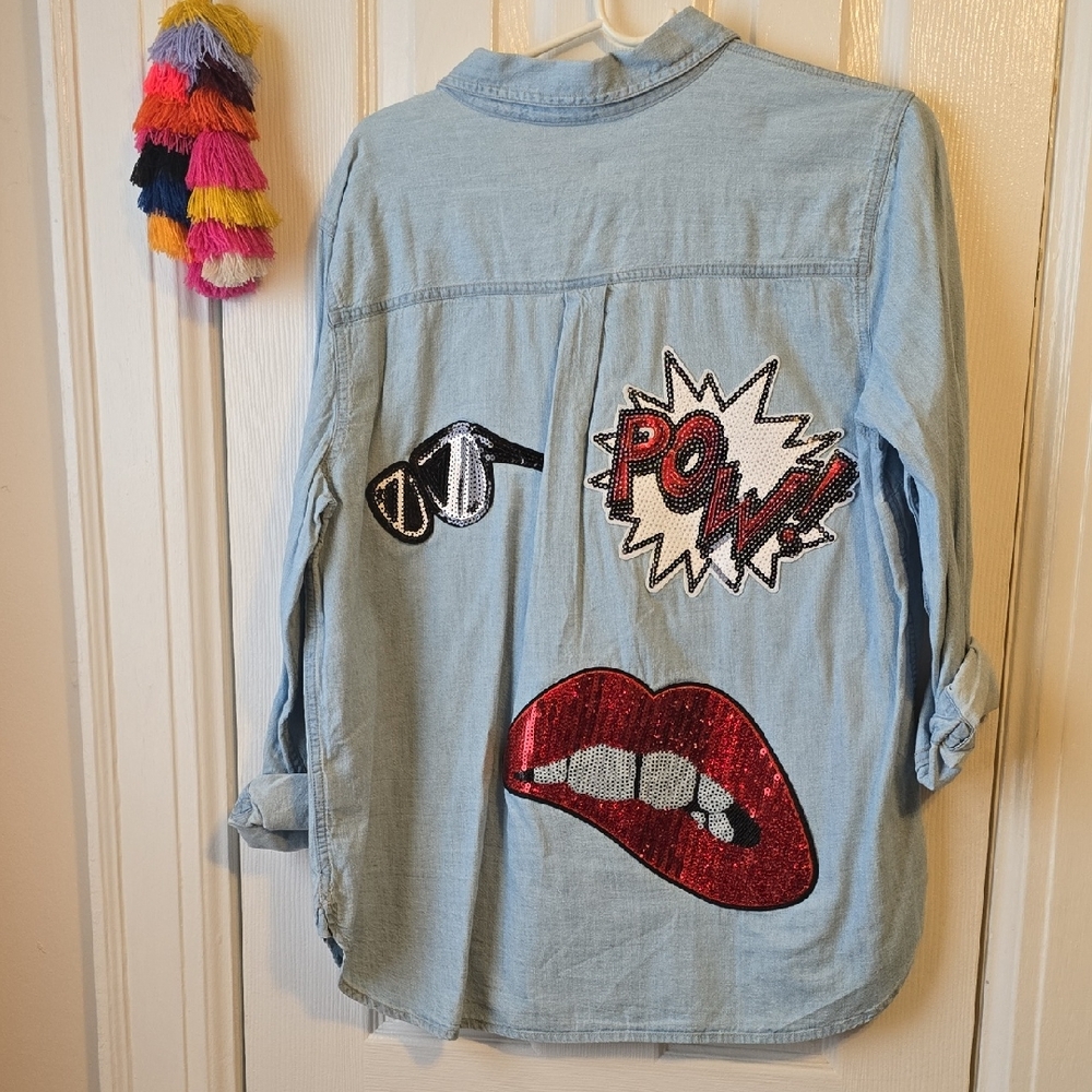 NWOT Women's Custom Button Down Shirt With Sequin Patches Lips / Sunglasses